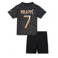 Dětský Fotbalový dres Paris Saint-Germain Kylian Mbappe #7 2023-24 Třetí Krátký Rukáv (+ trenýrky)